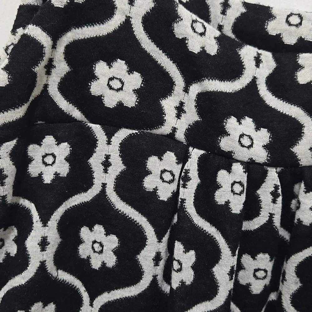 Vertigo Paris black and white sleeveless dress  size M